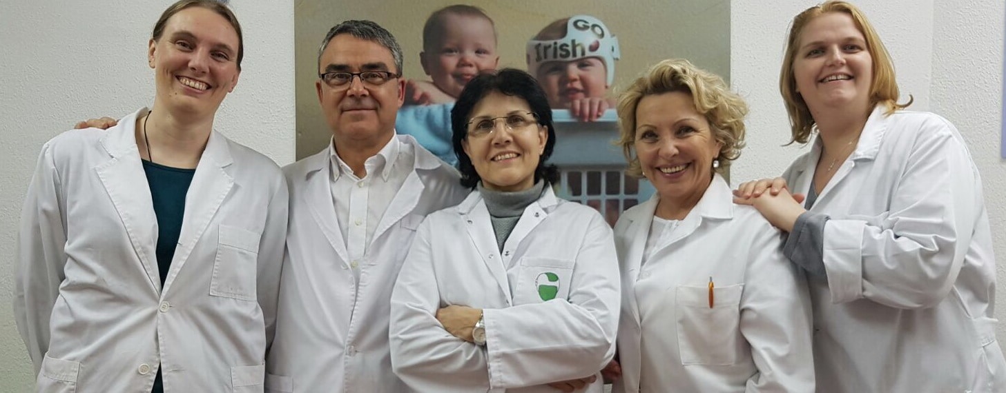 Equipo médico especializado en deformidades craneales - Plagiocefalia